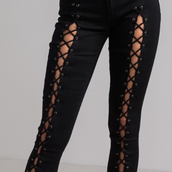 LACE IT UP Loretta Low Rise - Black Skinny Jeans - Picture 2 of 8
